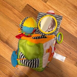 Infantino Big Top Discovery Cube Development Toy